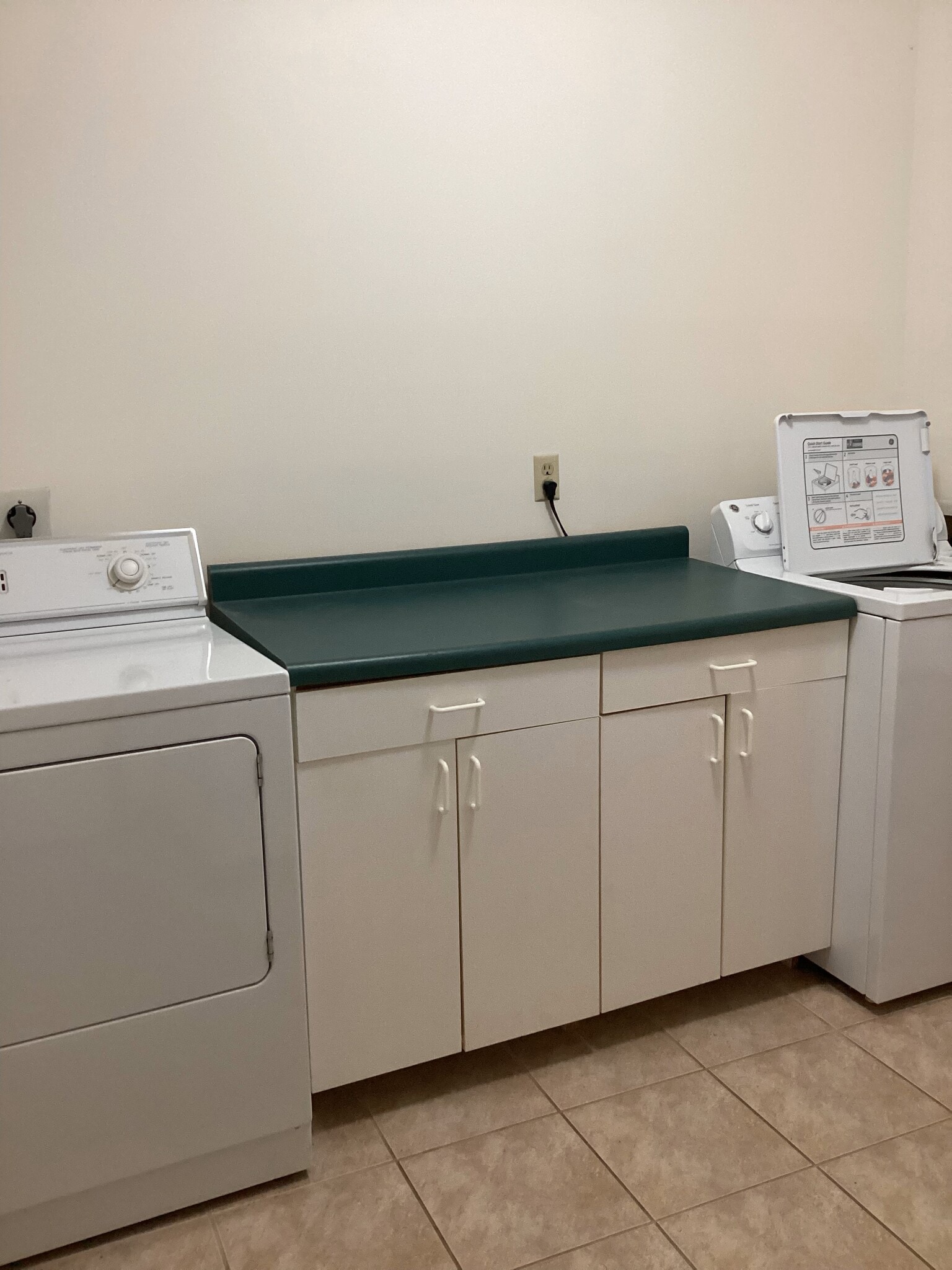 Private full sized laundry room - 5826 Highland Ter