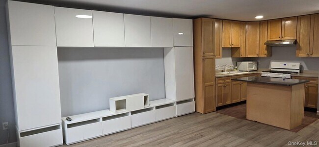 Building Photo - 3240 Netherland Ave