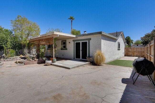 Building Photo - Charming 3-Bedroom Home in Historic John S...