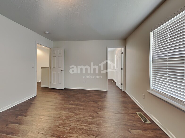 Building Photo - 628 Buckshire Glen