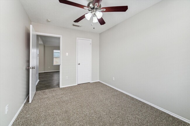 Building Photo - 1435 Glasholm Dr