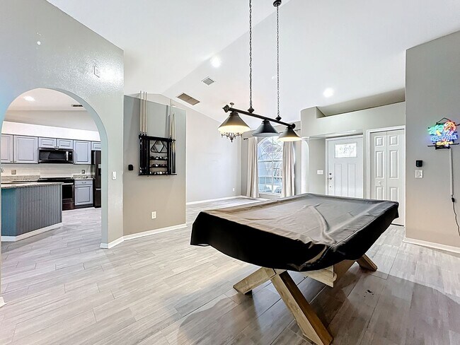 Building Photo - Discover your peaceful retreat in Wekiwa Woods!