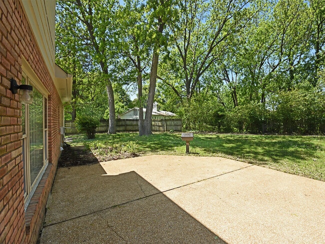 Building Photo - 3 Bedroom with Bonus, 2.5 Bathroom Near Lo...
