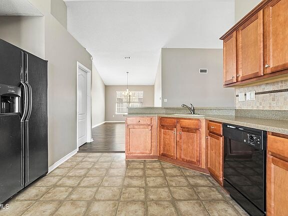 Building Photo - 15095 Cedar Springs Dr