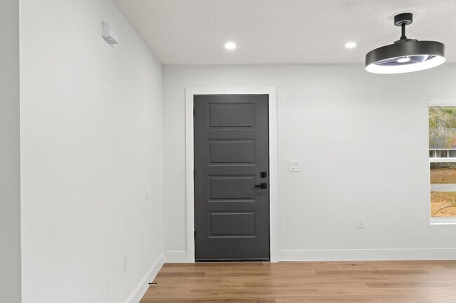 Building Photo - 1623 Espejo St SE