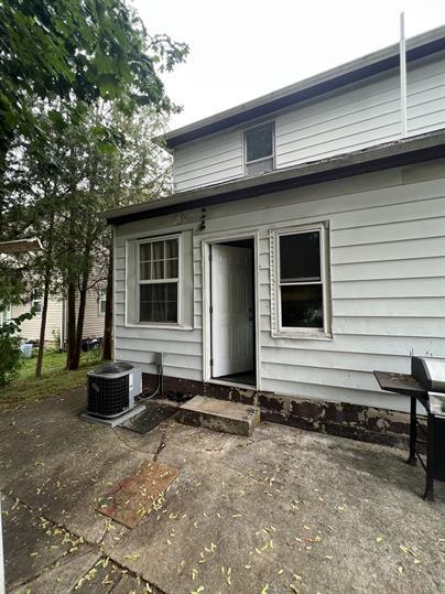 Building Photo - 614 Maple Ave