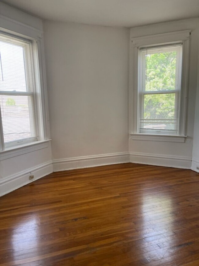 Building Photo - 6025 Pershing Ave