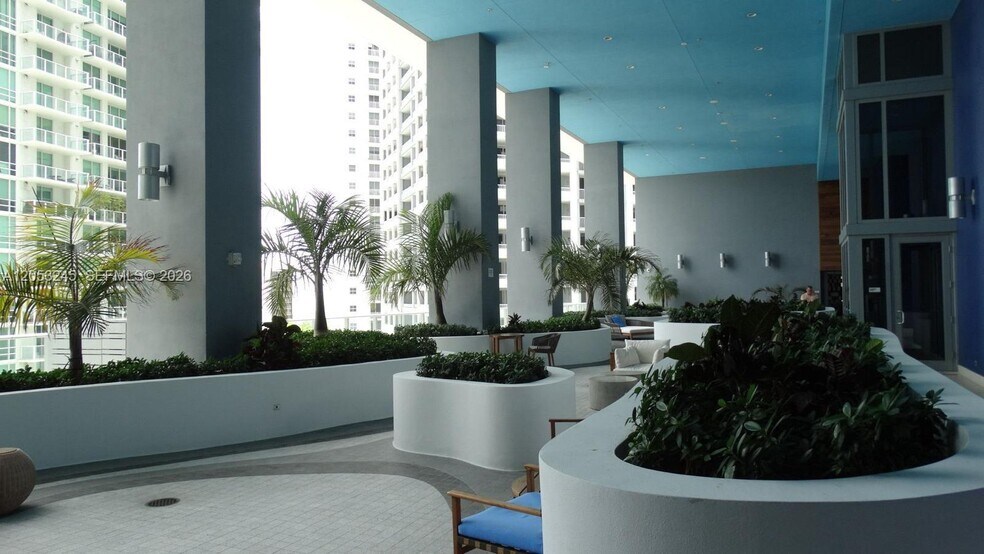 Building Photo - 1300 brickell bay Dr
