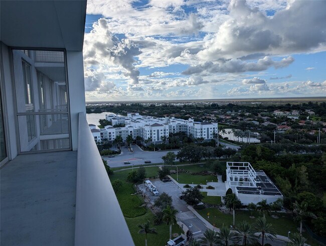 Building Photo - 2000 Metropica Wy