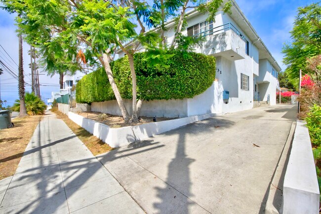 Building Photo - 631 Pacific St