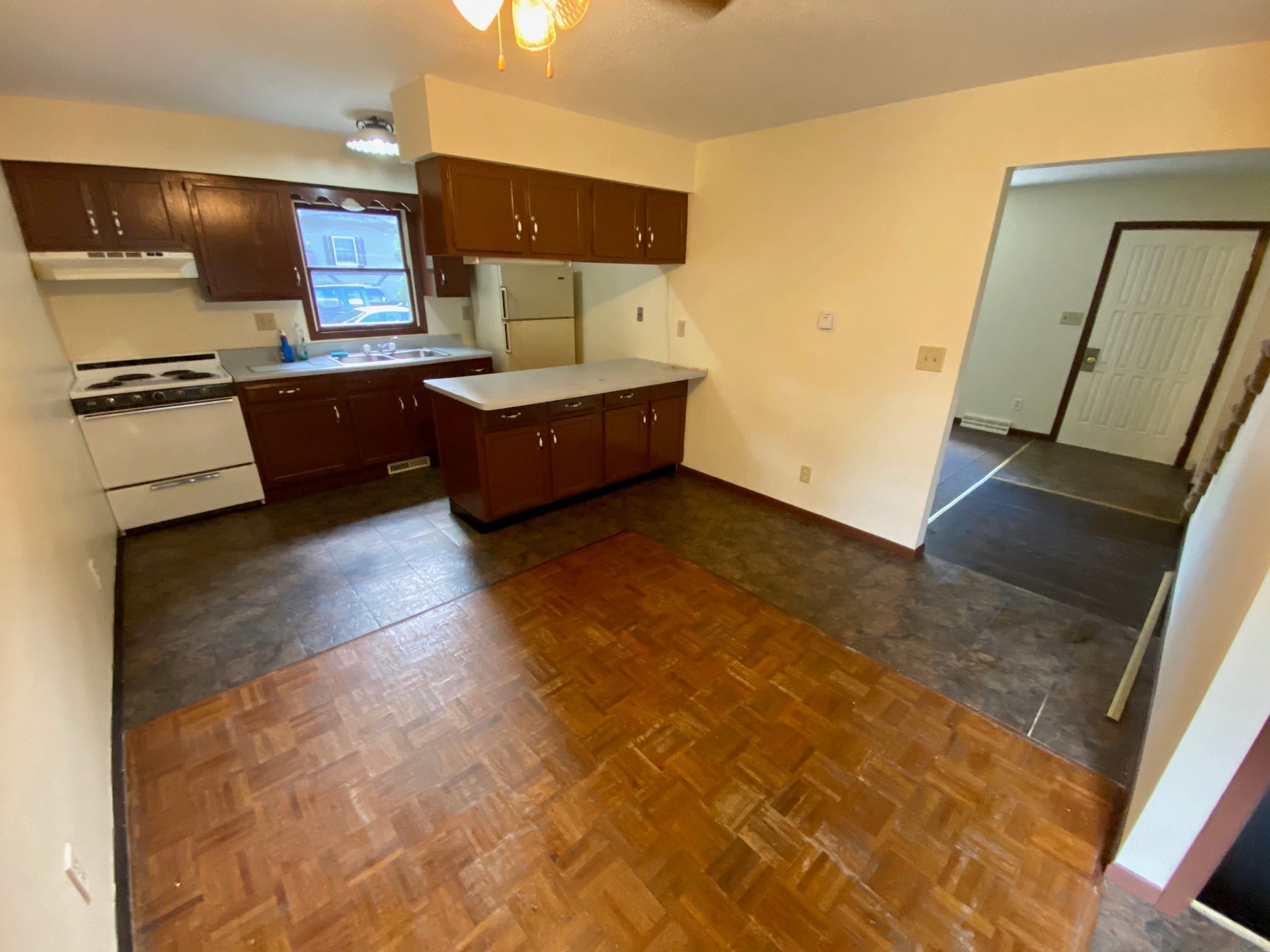 Building Photo - 3152 Losey Blvd S