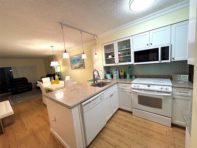 Building Photo - 2236 N Cypress Bend Dr