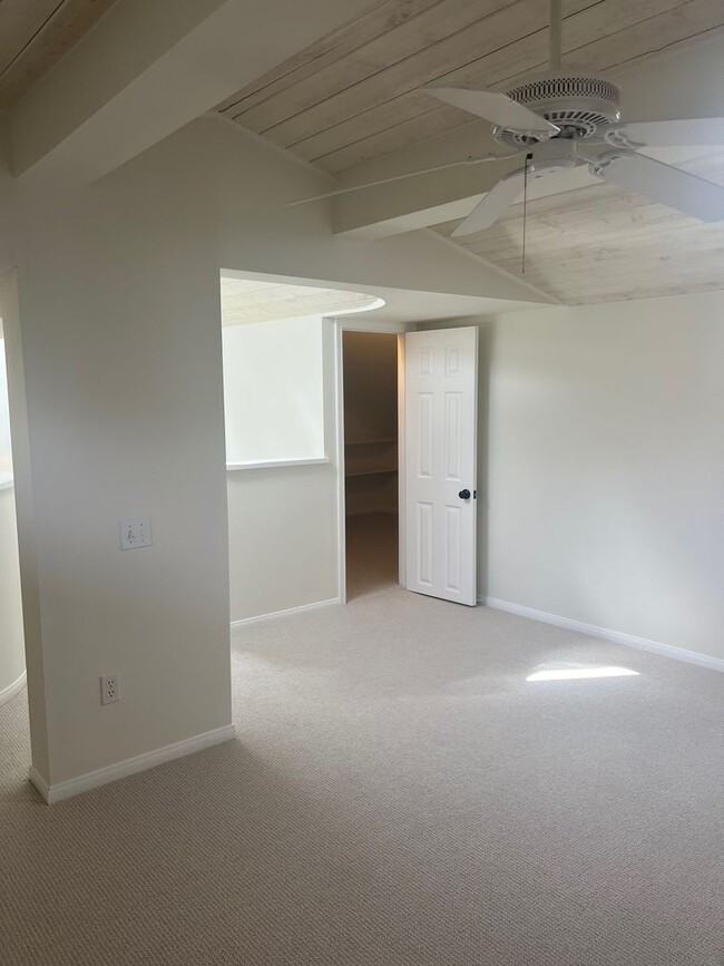 Building Photo - Spectacular Townhome for Rent in La Mesa –...