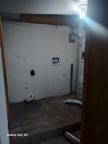 Laundry hookup in basement - 835 W Wyeth St