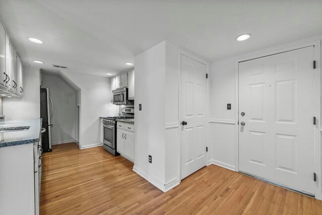 Building Photo - 456 9th St