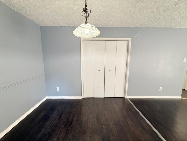 Building Photo - 2641 Santa Barbara Dr