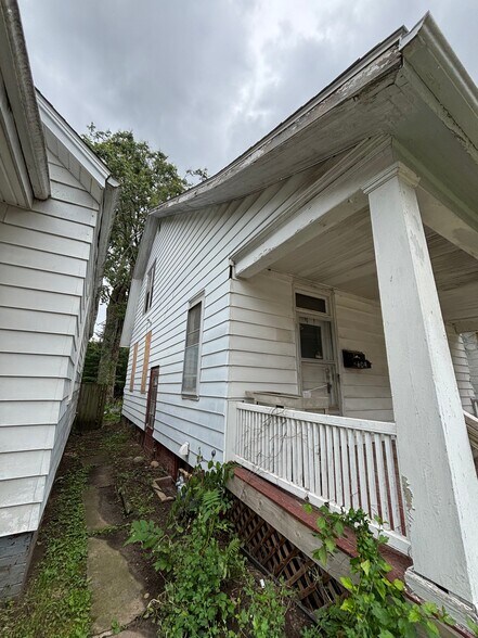 Building Photo - 609 Tracy St