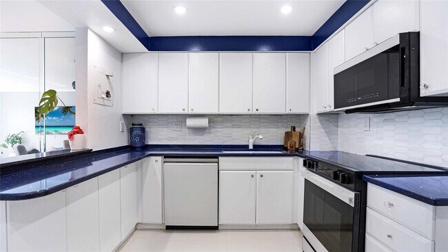 Building Photo - 3550 Galt Ocean Dr