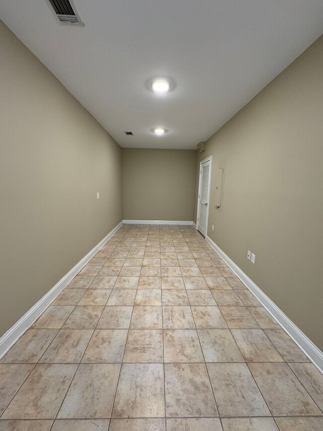 Building Photo - Executive Rental in Pear Alley Condominium...