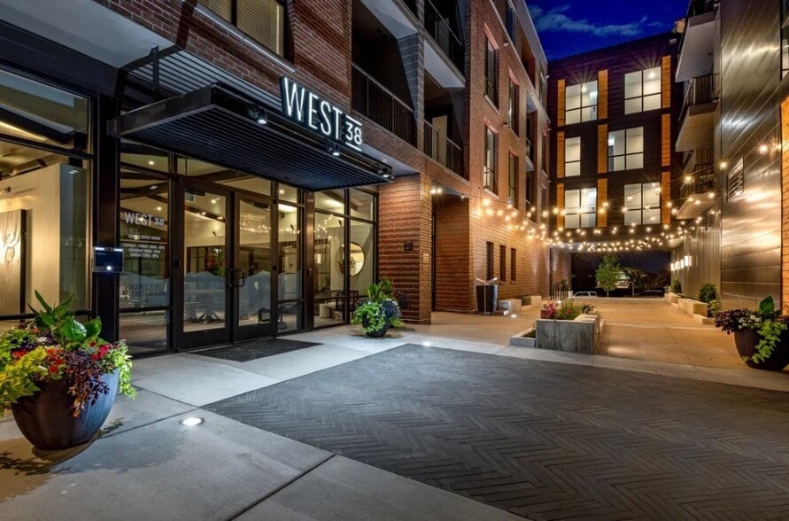 Building Photo - West 38