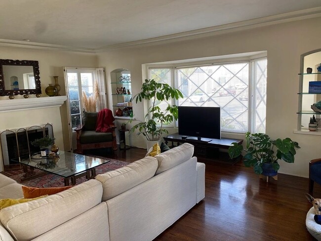 Building Photo - 4893 Niagara Ave