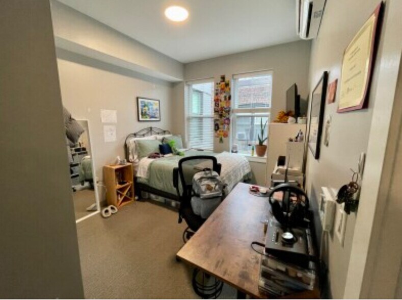 Building Photo - 104 Hemenway St