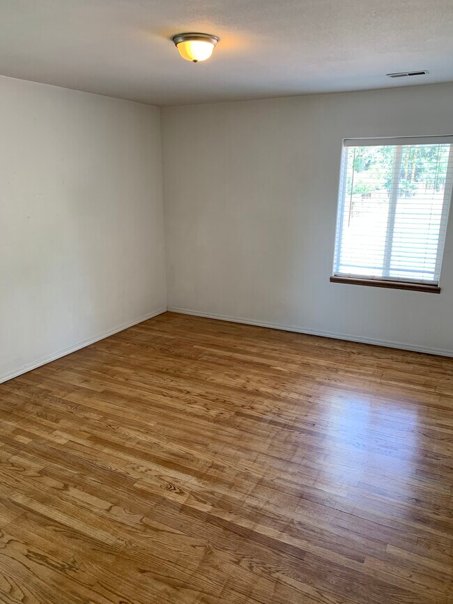 Second Bedroom - 2033 Mount Washington Ave