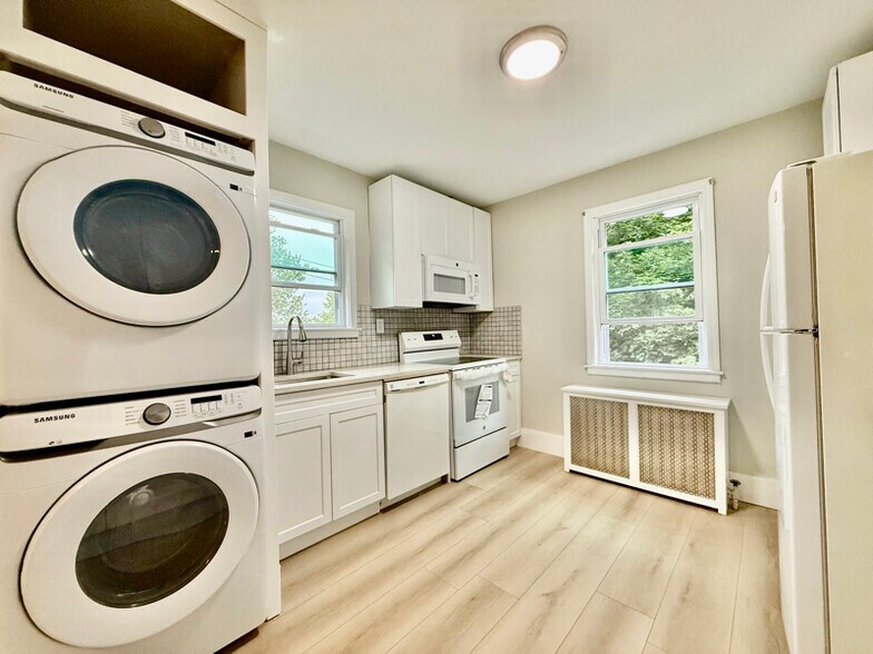 Primary Photo - 64 Heath Pl