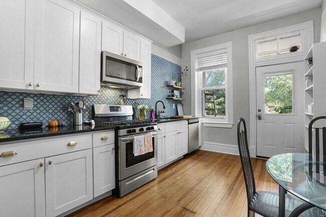 Primary Photo - 3326 California Ave