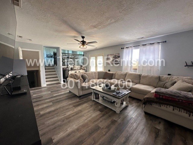 Building Photo - This property offers a NO DEPOSIT option available for qualified renters!