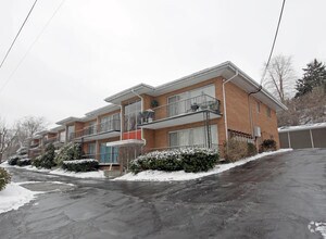 Building Photo - Spacious 2 bedroom 2 bath apartments in Harrison Township!