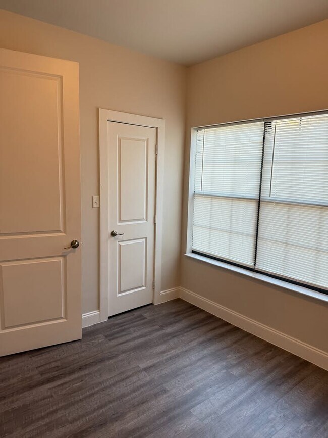 Building Photo - 324 Cummings St