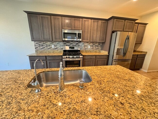 Building Photo - Beautifu 2 Story 4 bedrooms 2.5 baths located in Mountain Edge Southwest