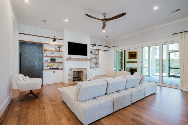 Building Photo - Stunning Custom Home in Palmetto Bluff