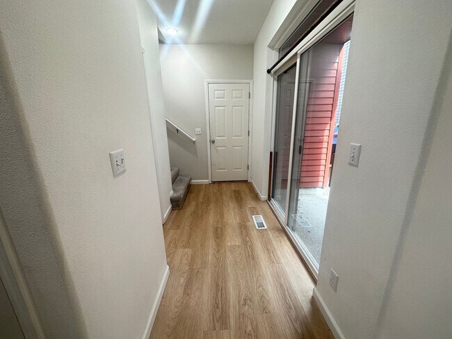 Building Photo - 3 Bedroom Beaverton Home with A/C!