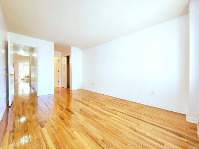 Building Photo - 96-03-96-91 91st Ave