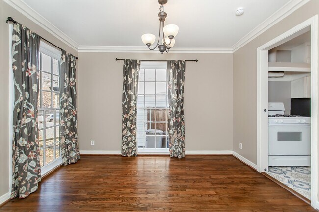 Building Photo - 8642 Daytonia Ave