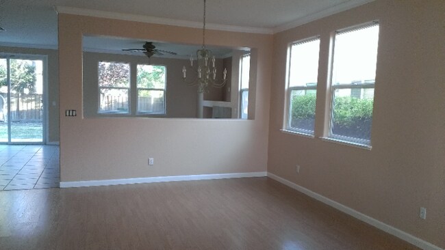 Building Photo - 1800 Marinette Ln