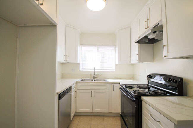 Building Photo - 14306 Riverside Dr