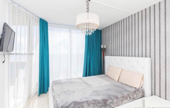 Building Photo - 17555 Collins Ave