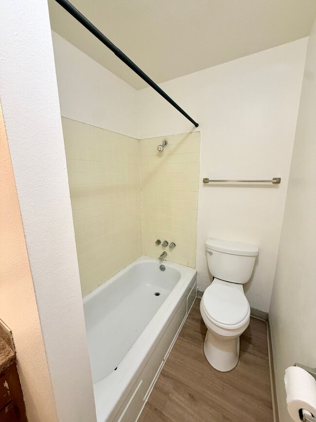 Building Photo - 2BR/1BA Fourplex Near Clark College