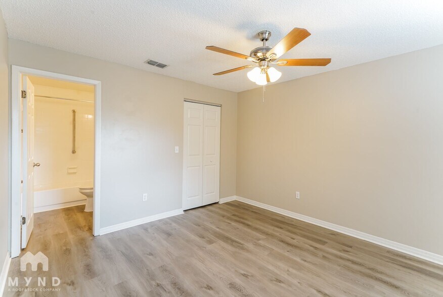 Building Photo - 14013 Fullerton Dr