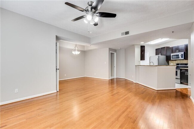 Building Photo - 1250 Parkwood Cir SE