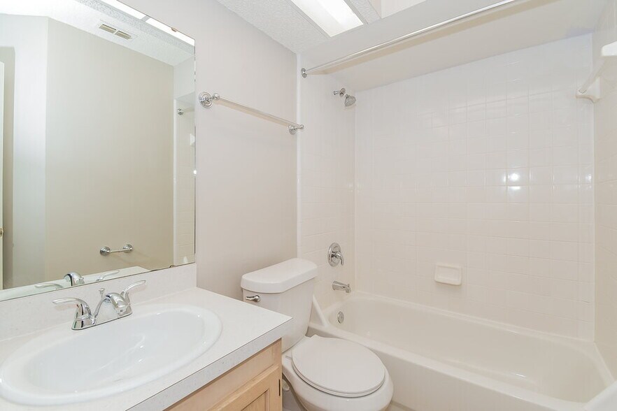 Building Photo - 7410 Carriage Side Ct