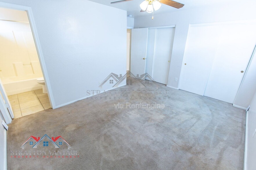Building Photo - 11801 W Paradise Dr
