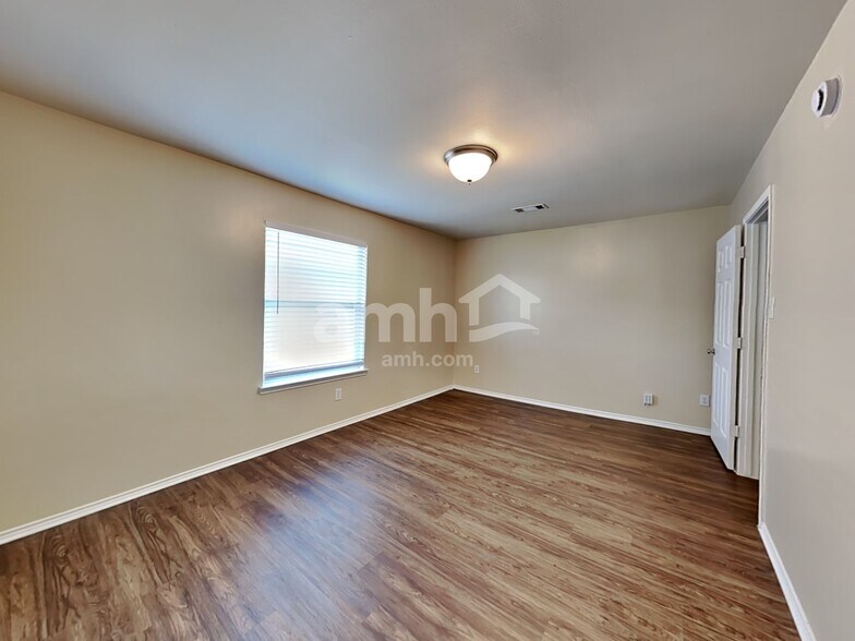 Building Photo - 4706 Buescher Ct