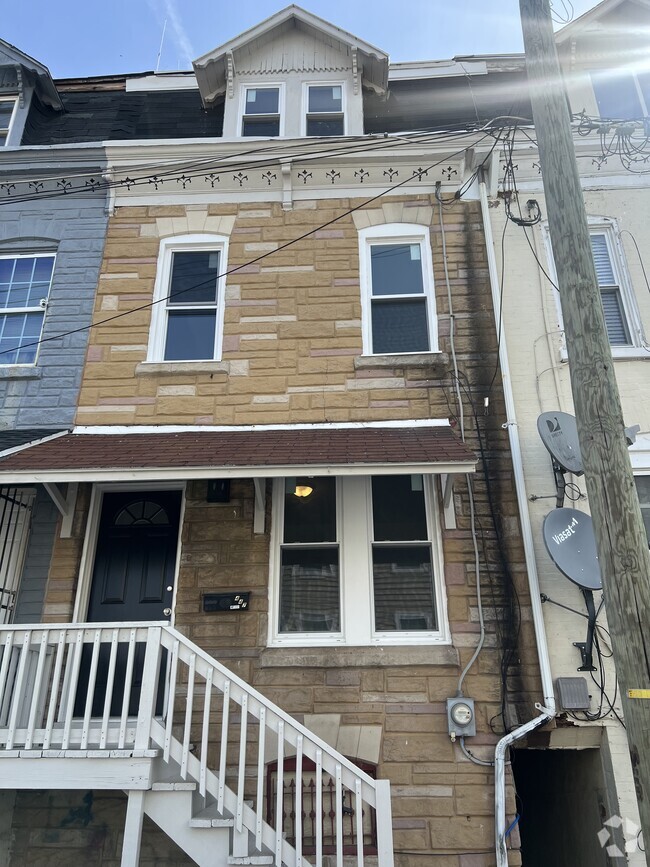 Building Photo - 447 Gordon St