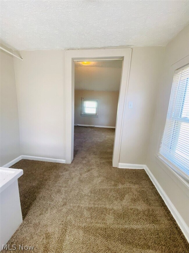 Building Photo - 748 Merton Ave