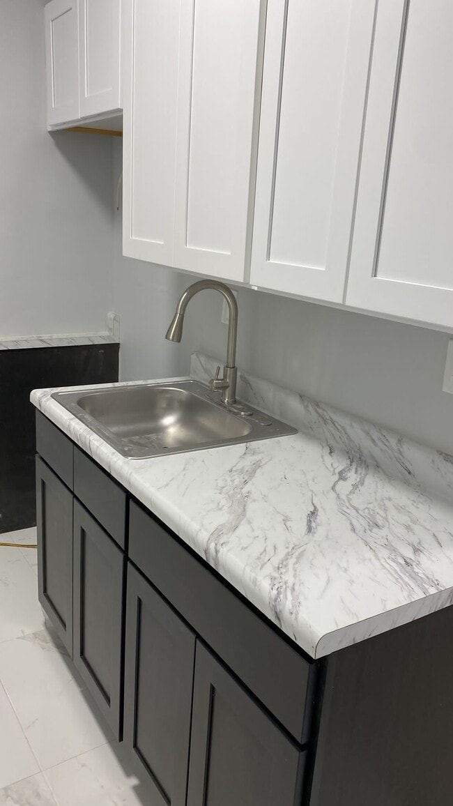 Primary Photo - 192 Carroll St