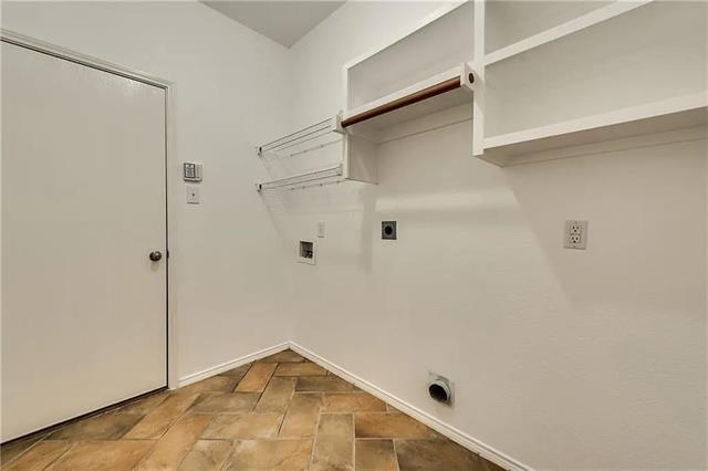 Building Photo - 9304 Regal Oaks Dr